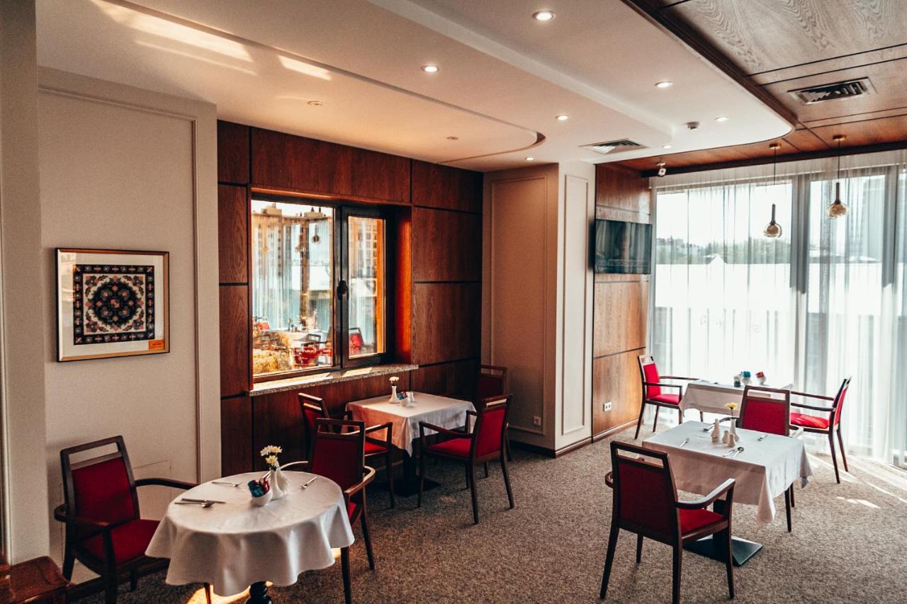 City Hotel Bisjkek Eksteriør billede