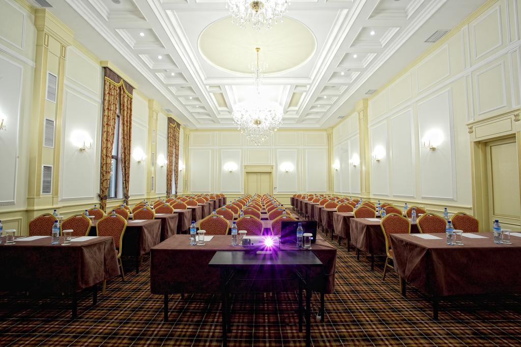 City Hotel Bisjkek Eksteriør billede