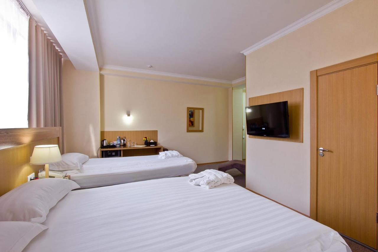 City Hotel Bisjkek Eksteriør billede